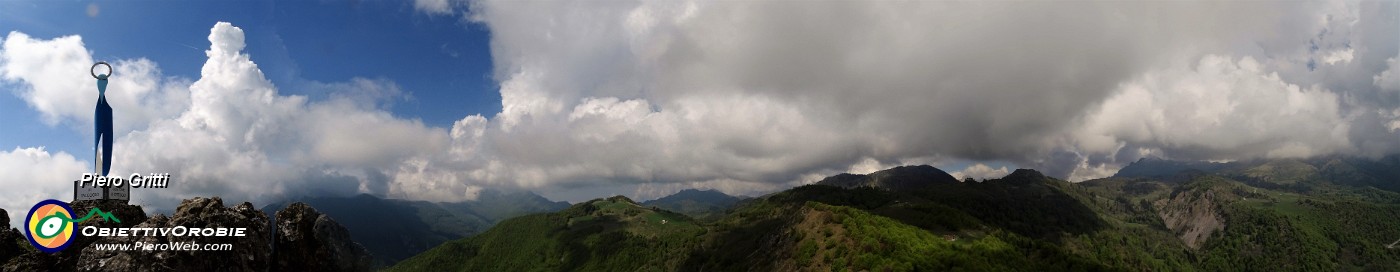 57 Panoramica dal Corno Zuccone sulla Val Taleggio.jpg